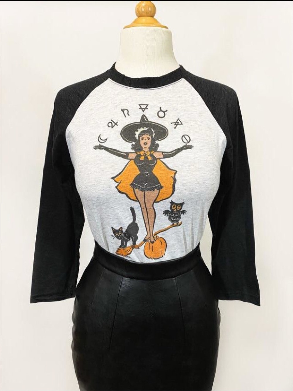 Vintage-Inspired Witch Graphic Raglan Long Sleeve Tee - Black & Heather Gray